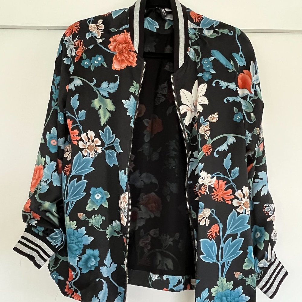 H&M floral bomber jacket -- size 6